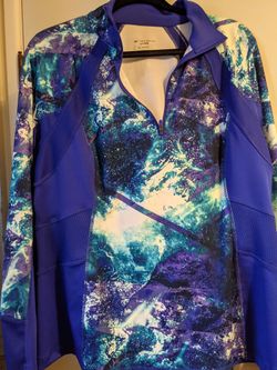 Woman's Activewear Tops