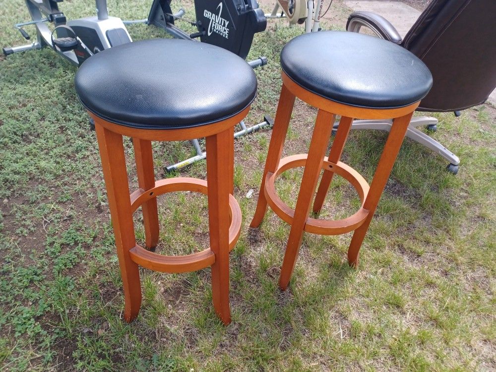 2 Stools