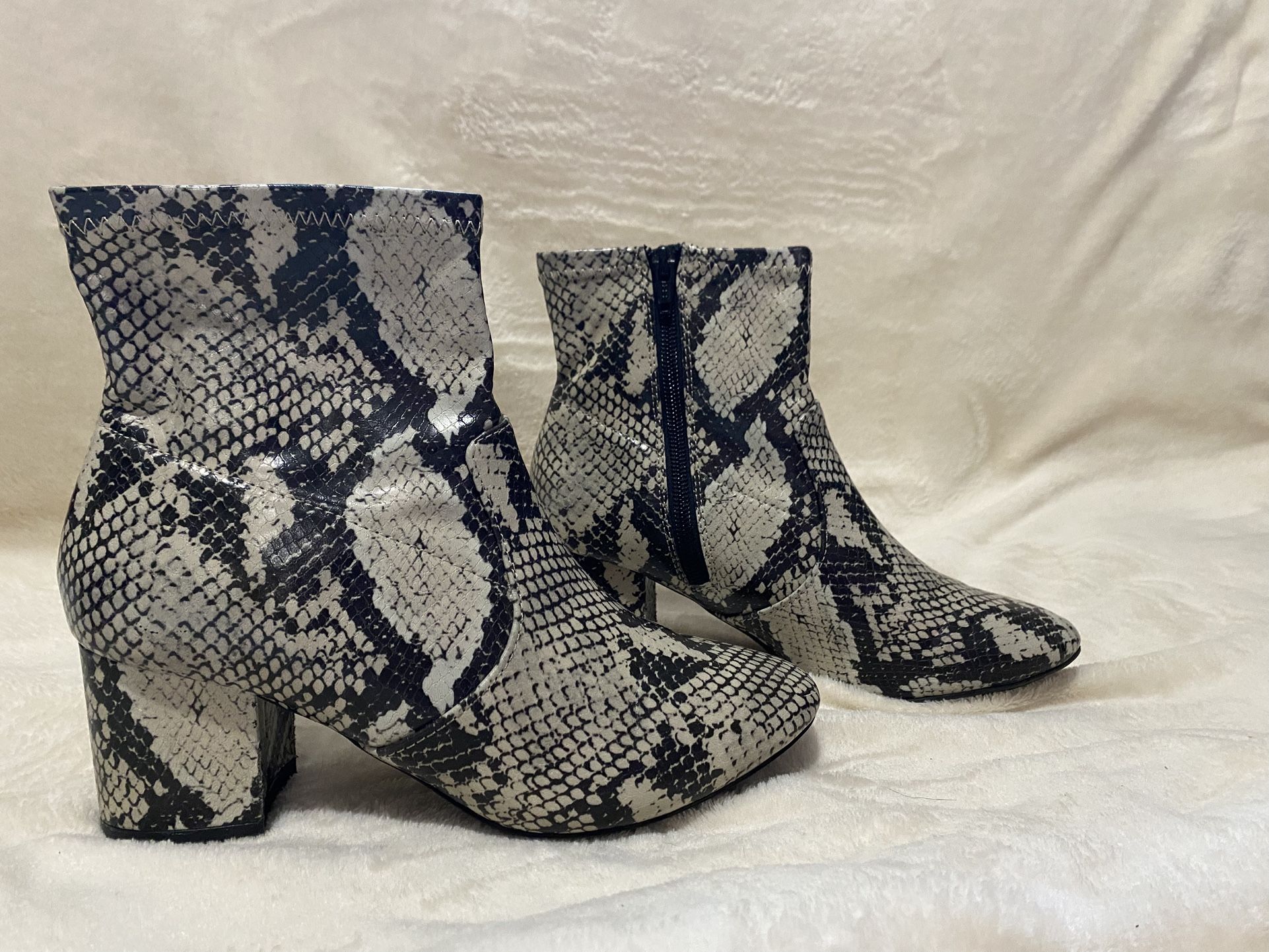 Time And tru SnakeSkin Boots Size 6