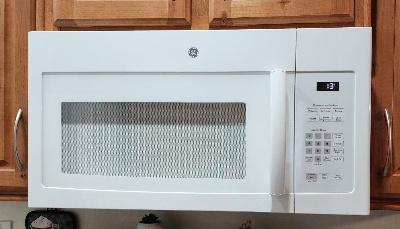 GE Microwave/above range built in