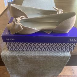 Ladies flat shoes