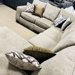 Beautiful Gorgeous nice Couch!