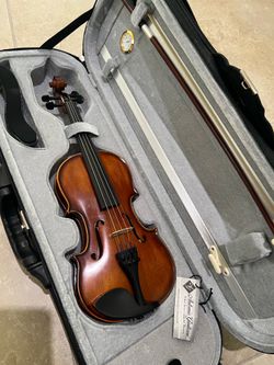 1/4 size kennedy violin full set (over 400$ value, like a new)