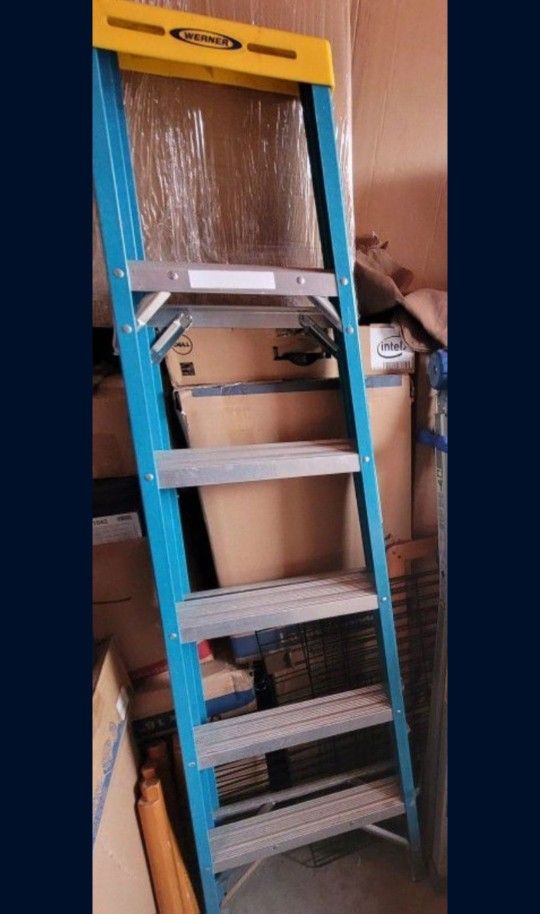Pending pickup werner 6ft fiberglass ladder for sale in bellevue