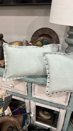 Accent pillow (light teal) feather