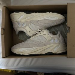 Yeezy Boost 700 Analog 