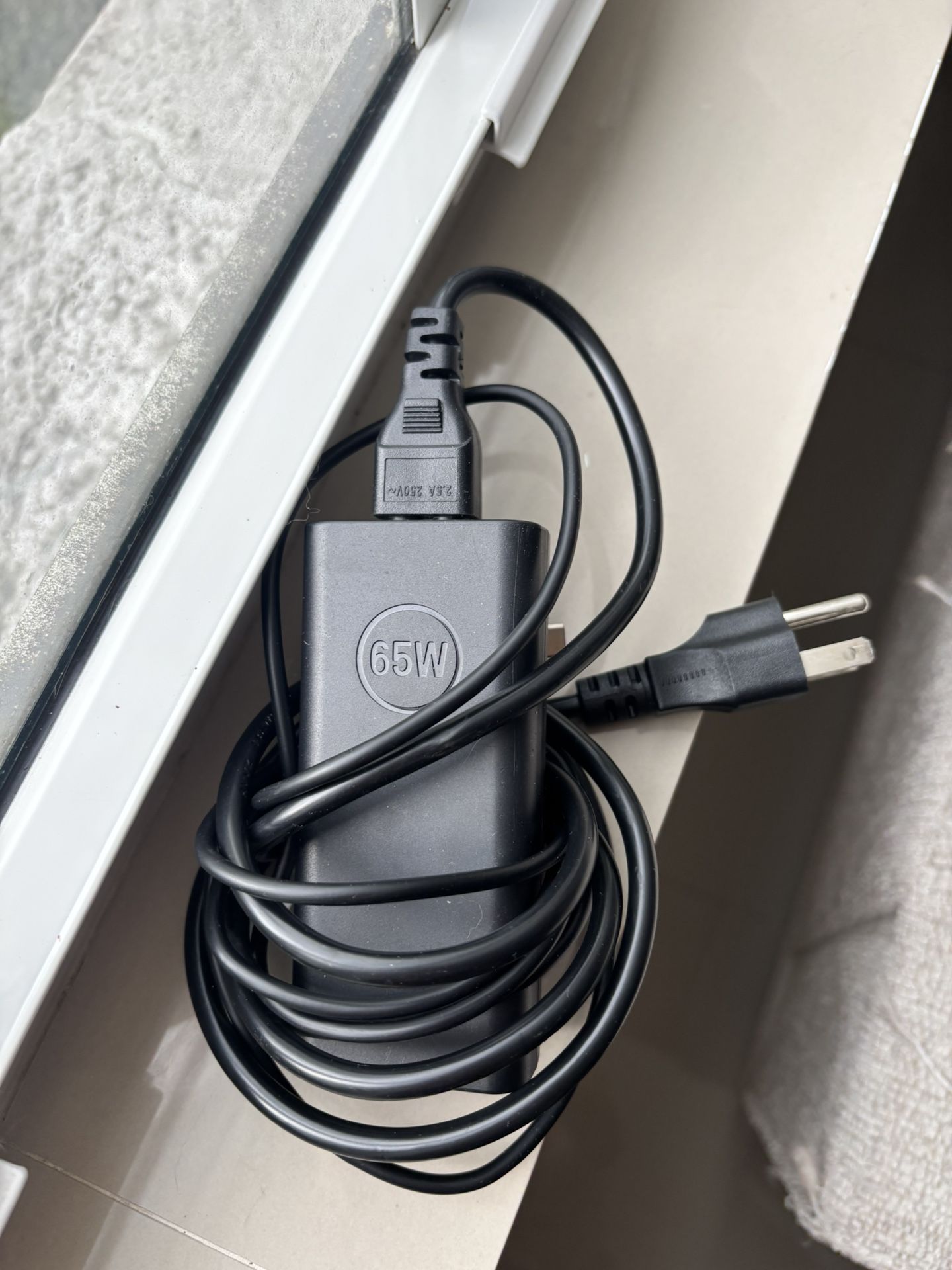 Dell 65W AC Laptop Charger Adapter model dz(contact info removed)5