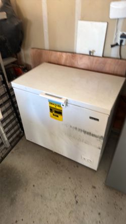 white chest deep freezer
