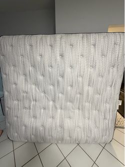 Premium Beautyrest Silver King Mattress – Originally $2,500 – Excellent Condition , king size headboard