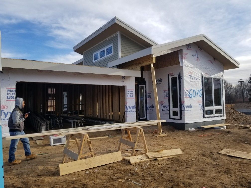 (Siding tools ) PUMP JACKS ,ALUMINUN POLE 24FT for Sale in Denver, CO