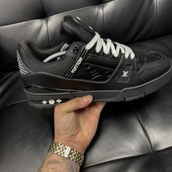 Louis Vuitton Trainer 'Embossed Monogram - Black