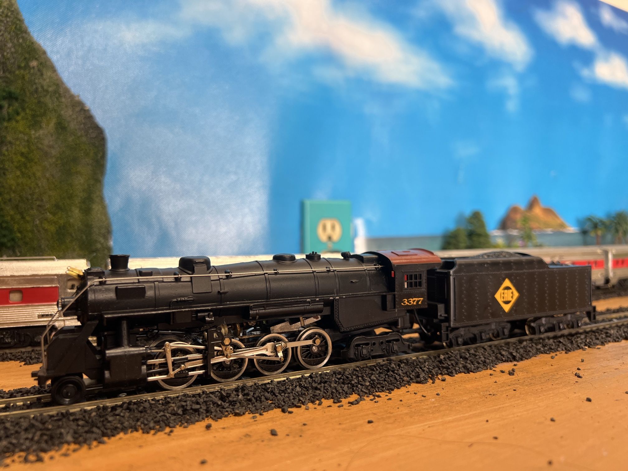 HO trains : Tyco Locomotives, Rolling Stock, Buildings, Power packs And More
