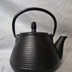 Vintage Tetsubin / Cast Iron Tea Pot