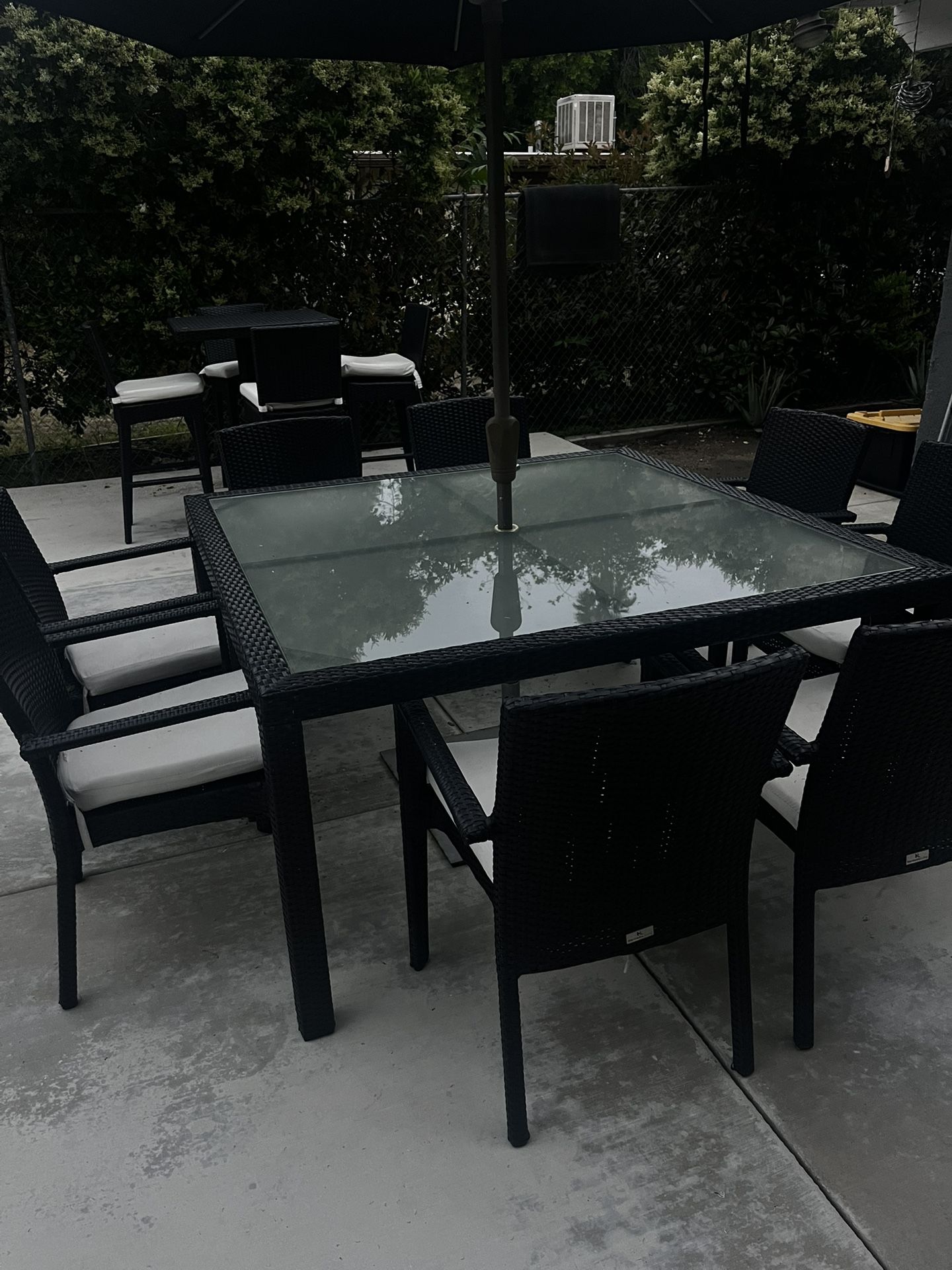 outdoor dining table with chairs