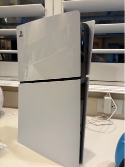 Playstation 5 (disk version) with extra items