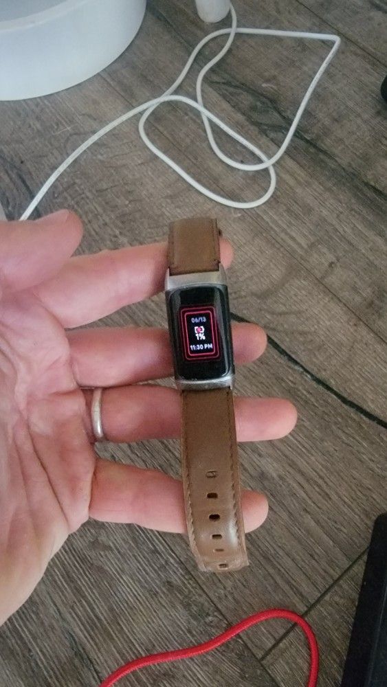 Fitbit Charge 5 w/ charger