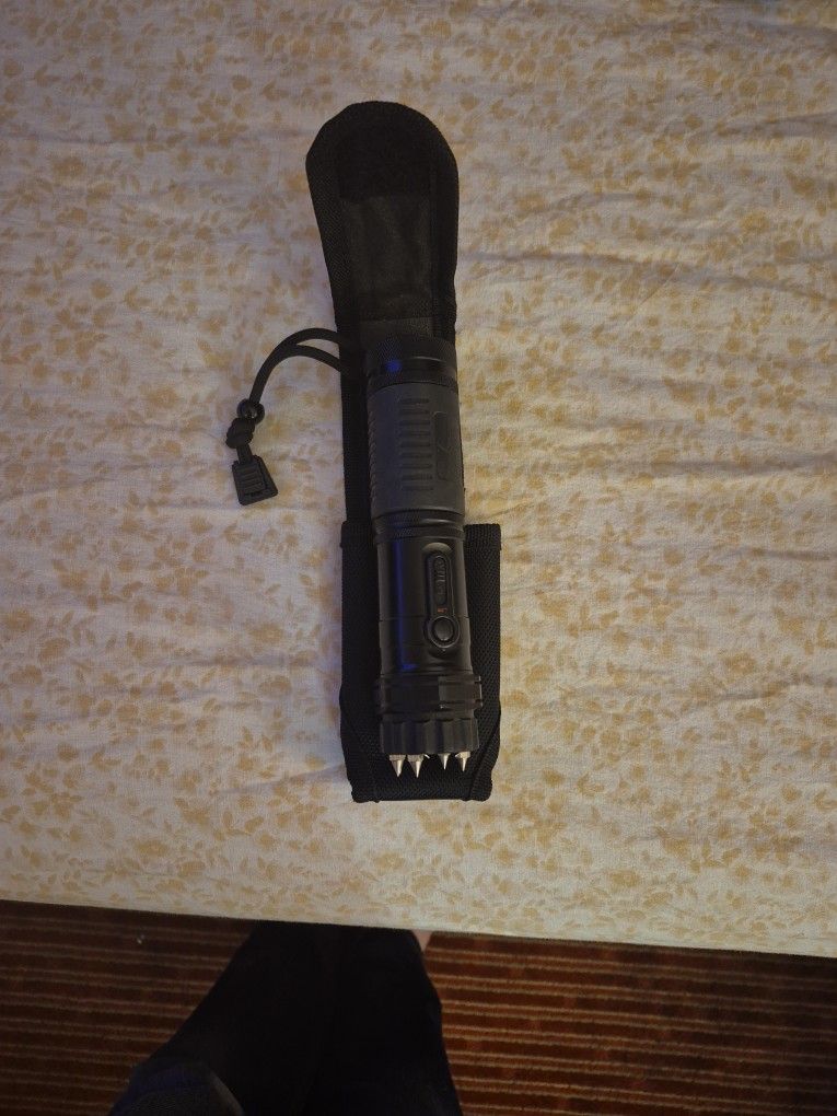 ZAP Flashlight Tazer 1,000,000 Volts 