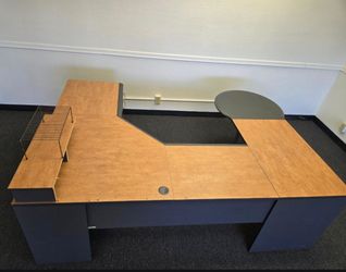 U shaped Office Desk