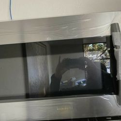 Samsung & Whrilpool 30in Microwave Open Box Unit Up to 50% Off