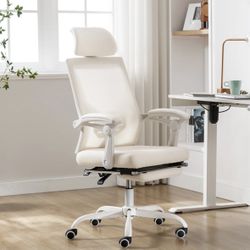 Super Comfortable White Ergonomic Chair For Work / Desk 