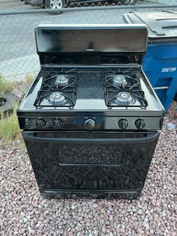 black hotpoint gas stove / Nellis and Owens