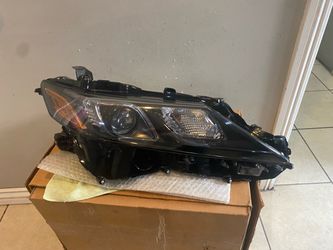 2021-2024 Toyota Camry right headlight