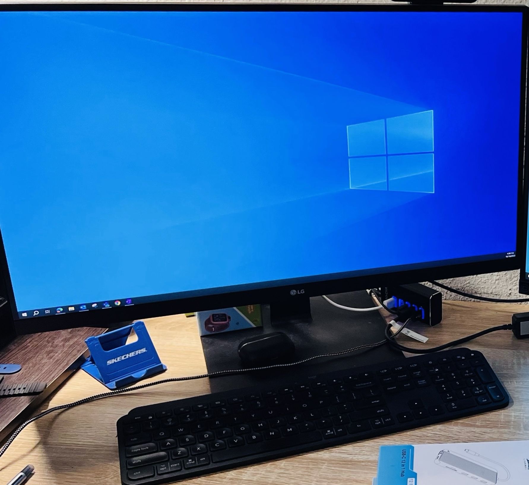LG 27 inch 4K UHD HDR10 IPS Monitor USB C