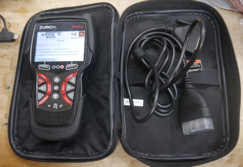 Zurich Code Reader - ZR15S Auto Scanner Tool WITH CABLE AND CASE USED . TESTED. IN A GOOD WORKING ORDER.