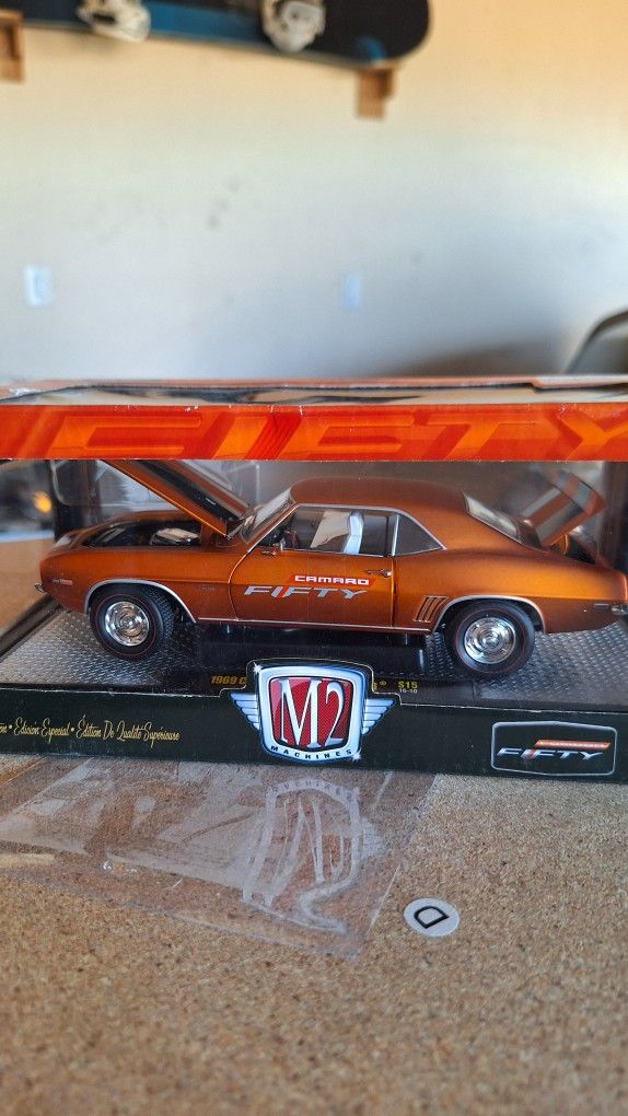 1969 Camaro FULL METAL DIE CAST MODEL ..COSTS 35 GGIVE ME 20