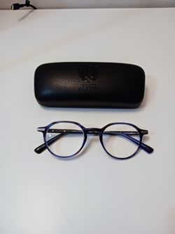 Vince Camuto handmade frame for men.
Size 48-21 145.
With a New Vince Camuto case.
With original demo lenses. 
Only 80 dollars (on sale for 240 dollar