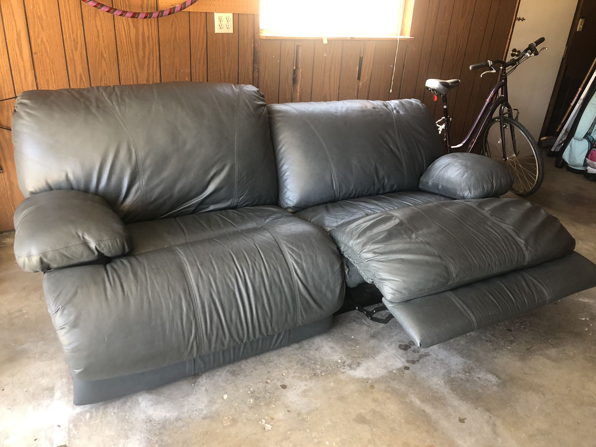 Couch, reclining leather