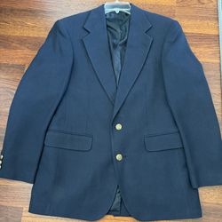 Haggar Men’s Medium Sport Coat in great shape! Color is Navy and Lengthe is 32” and shoulder is 19”
