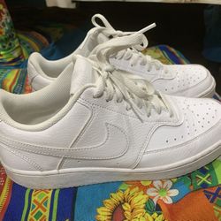 White Nike Shoes Size 8.5  Cash Only $50 No Delivery 