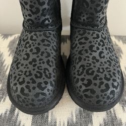 Girls Classic UGG Leopard Boot