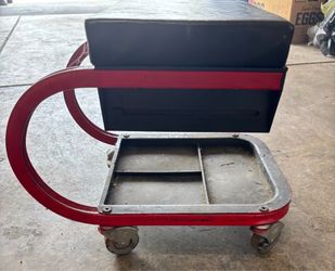 Small Shop Work Bench - With Wheels - And 2 shelves for tools !!!