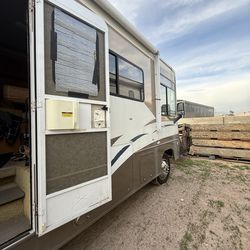 2008 Winnebago Vista 34k miles only