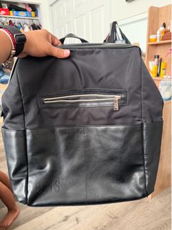 BÉIS Diaper Backpack + Changing Pad 🖤