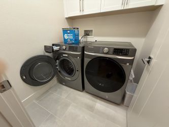 Samsung front load washer and dryer (gas) set