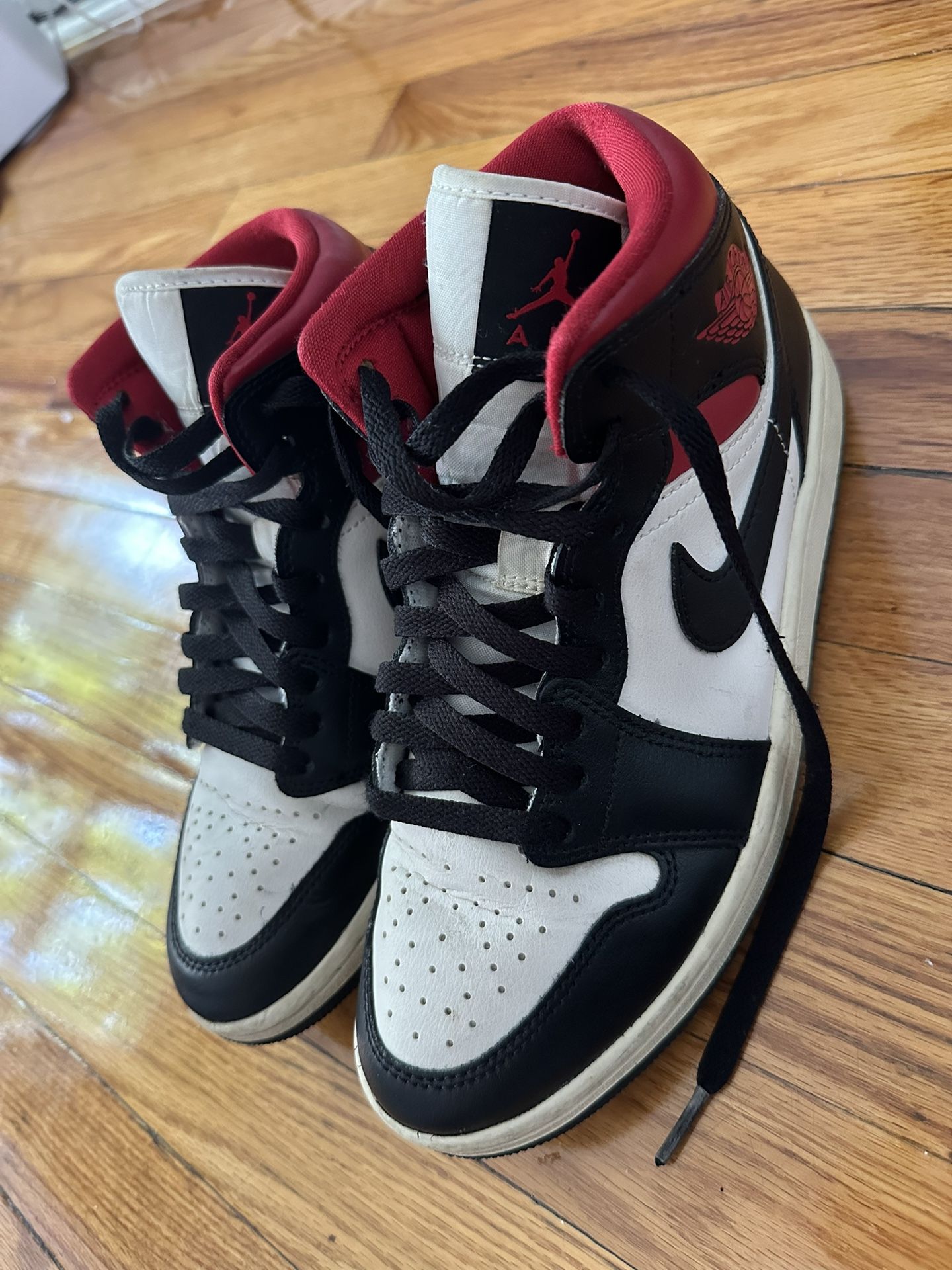 Jordan 1 Mid