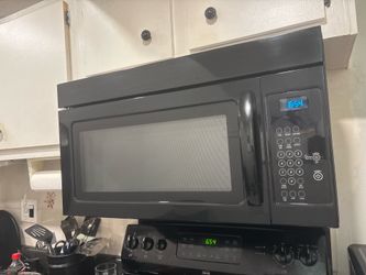 Whirlpool Over-the-Range Microwave – Black (Great Condition)