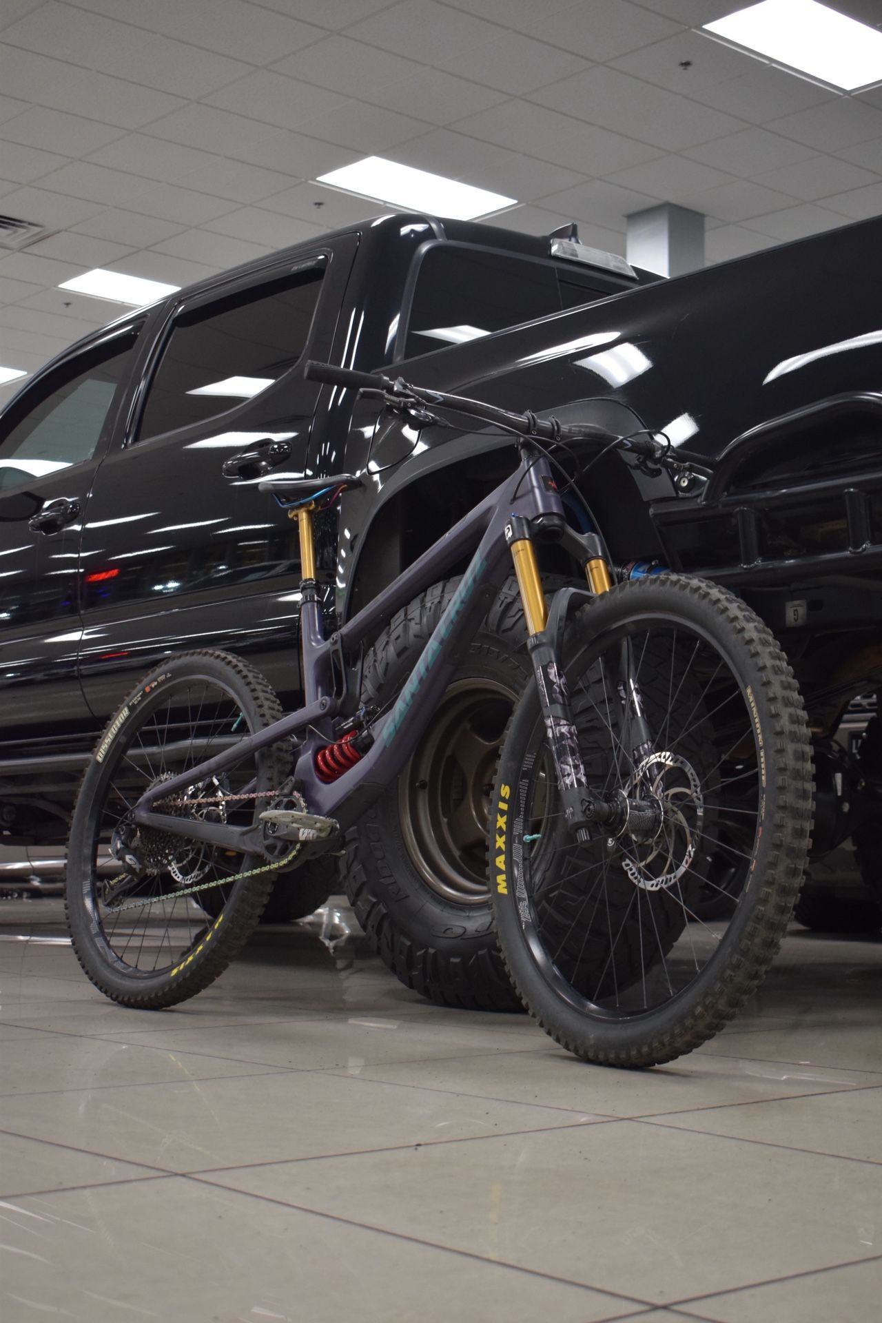 202 Santa Cruz Nomad Carbon CC (Large, 27.5”)