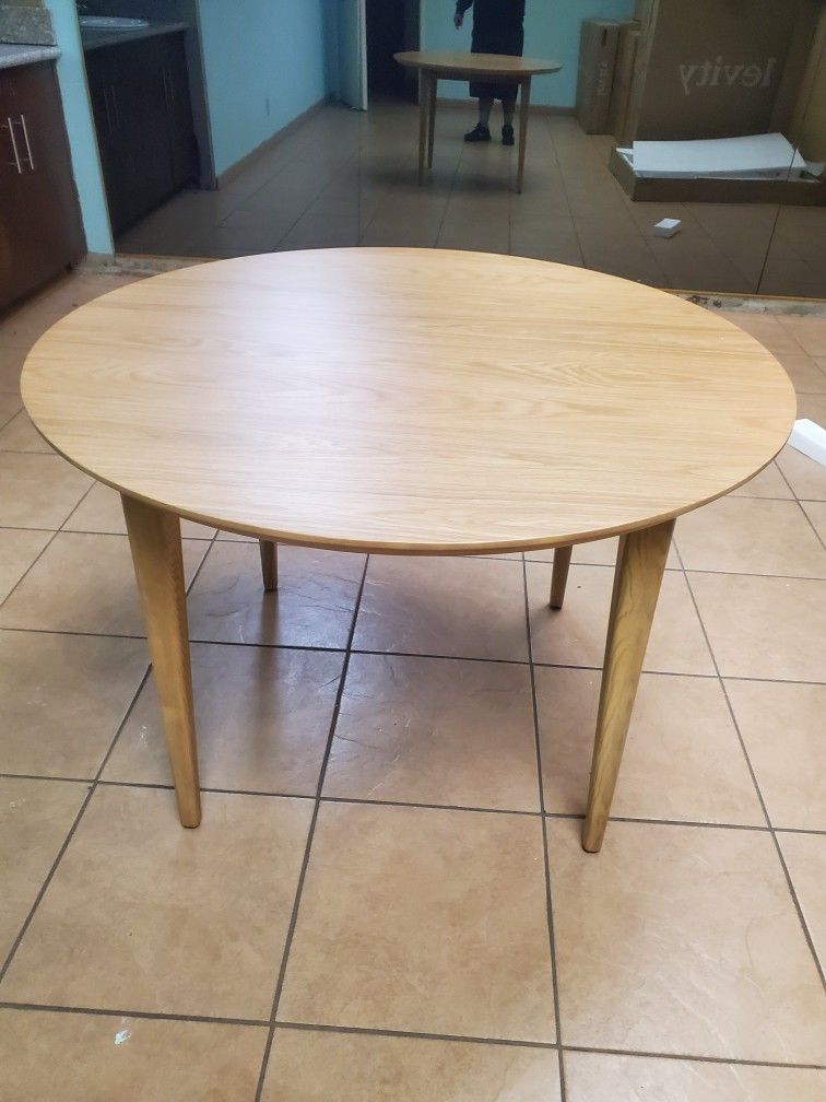 4 CHAIR ROUND DINING TABLE