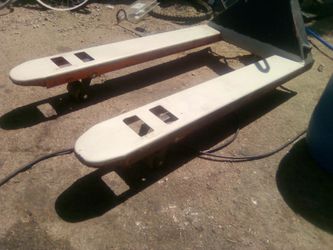 Manual pallet jack