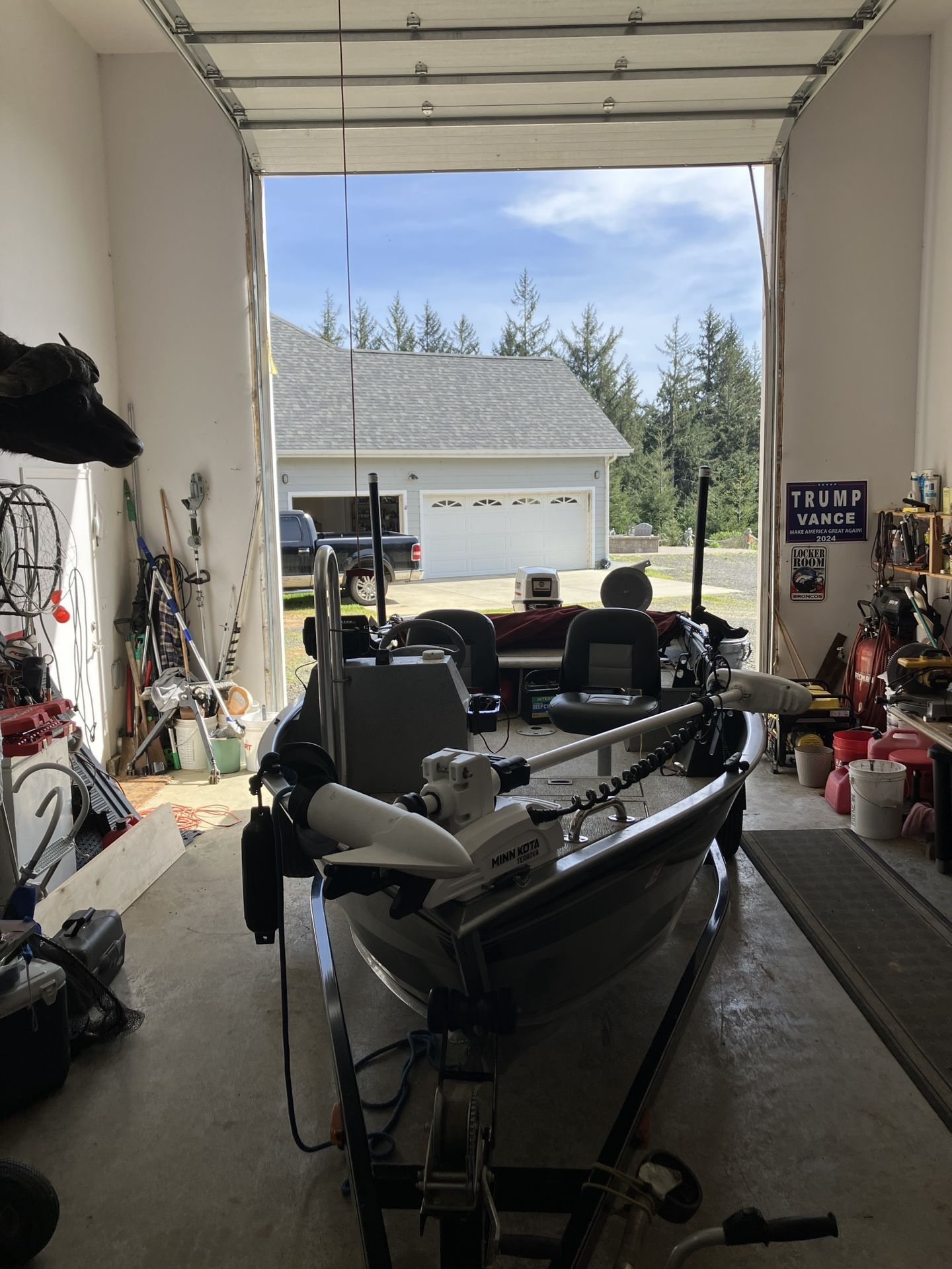 17’ Crestliner fishing Boat