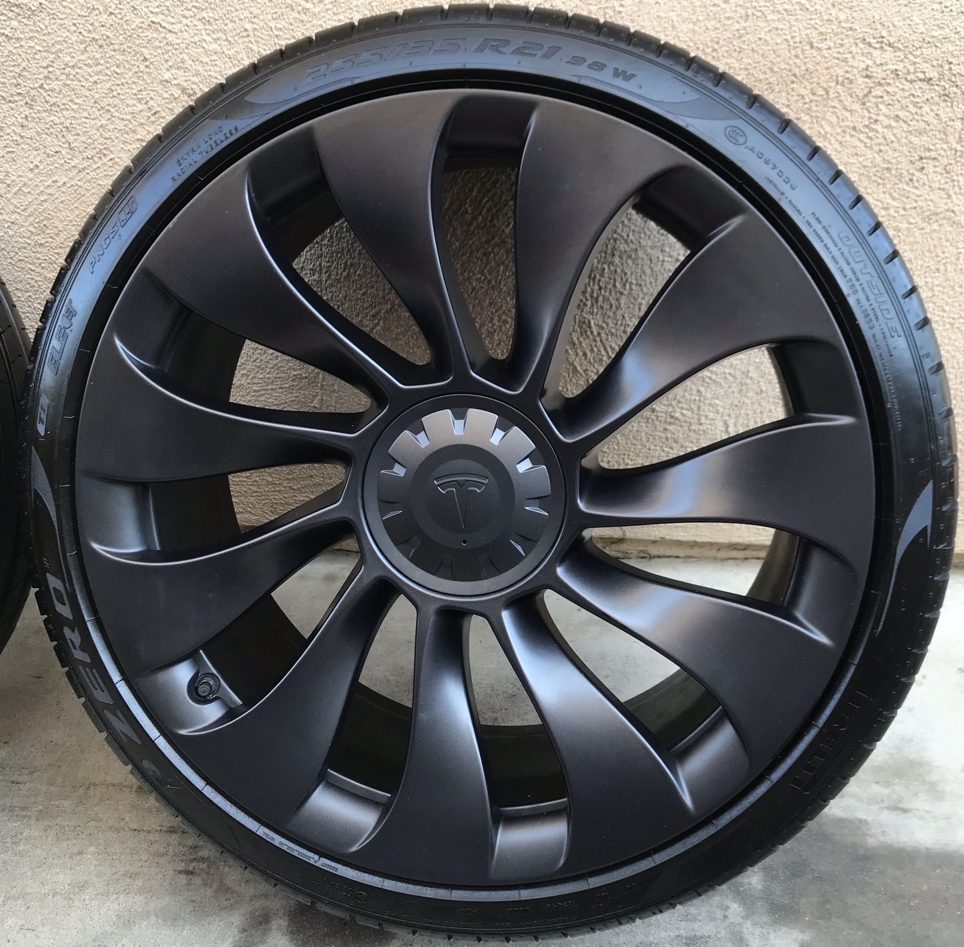 Tesla Model Y 21 inch Uberturbin Pirelli tires 