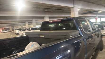 Truck tool box