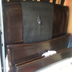 Stanley King Sleigh Bed Night Stands Dresser