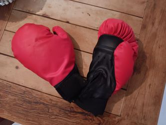 Boxing gloves