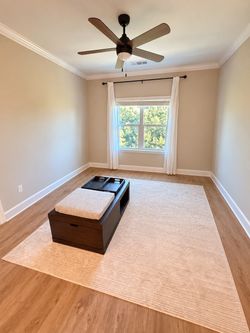 Brand New Rooms To Go Storage Coffee Table / Ottoman