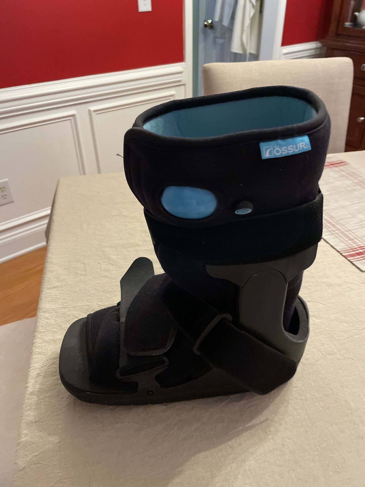 Ossur Form fit Walker Boot With Air